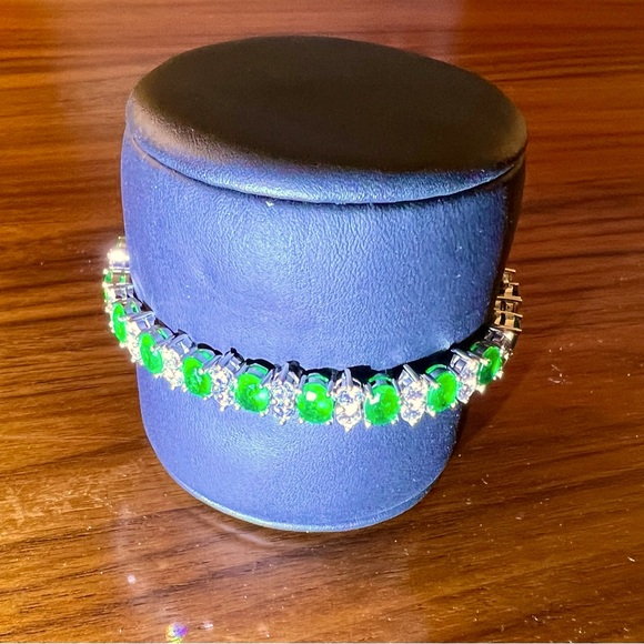 FABULOUS EMERALD CZ BRACELET - Picture 2 of 6